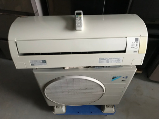 値下げ⭐︎【名古屋市郊外配送可能】ダイキン　2.2kwルームエアコン　AN22SESK-W  2015年製