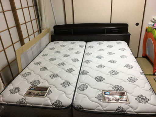 クイーンサイズベッド
