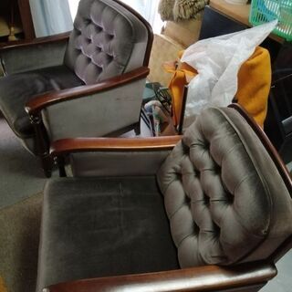 引き取り可能の方希望　3人がけソファ、1人がけソファ2台　スエード？の画像