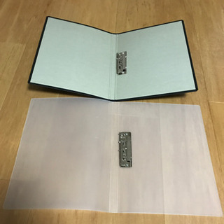 バインダー３つ､クリアポケットファイル２冊の画像