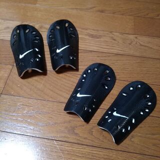 NIKE すね当て　シンガード　XS、S　小学生向け　サッカー・...