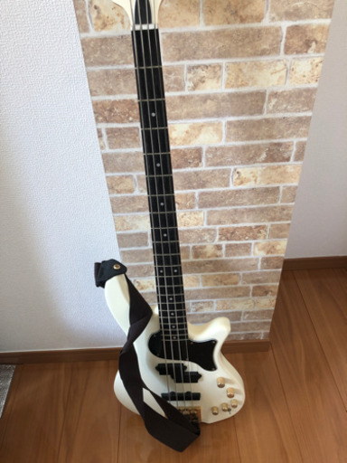 エレキベース　4弦