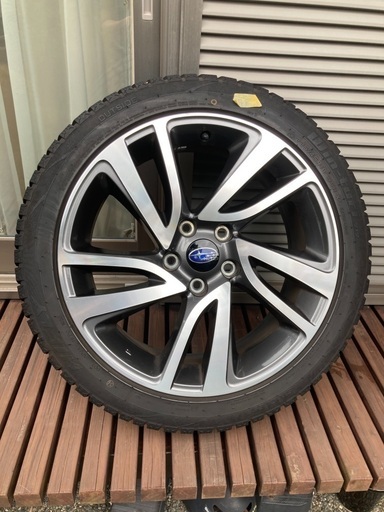 スタットレスタイヤ225/45R18（ホイール付き）