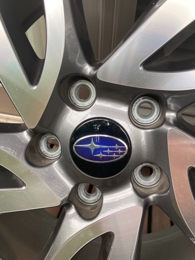 スタットレスタイヤ225/45R18（ホイール付き）