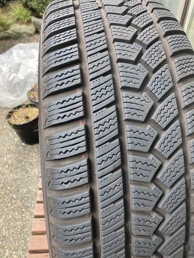 スタットレスタイヤ225/45R18（ホイール付き）