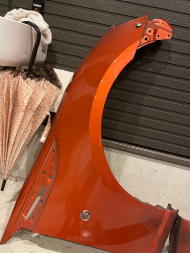 （値段交渉受付）後期86 純正フロントフェンダー（オレンジメタリック）