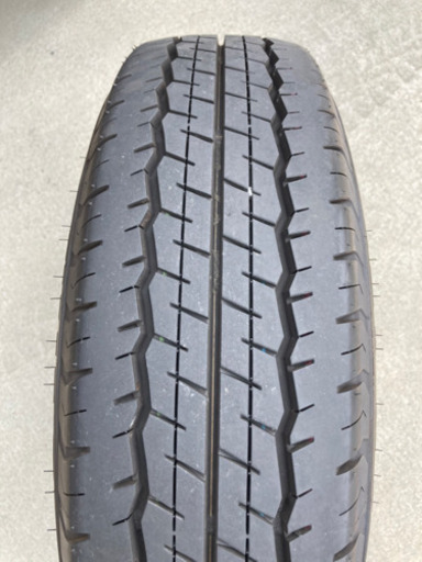 ハイエース200系6型の純正タイヤ\u0026ホイール4本セット