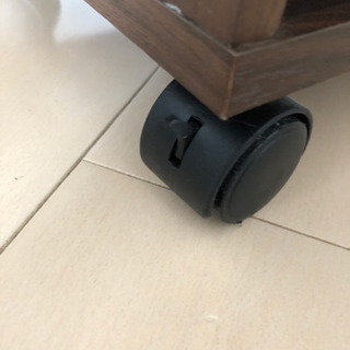 コミックラック　本棚　キャスター付きの画像