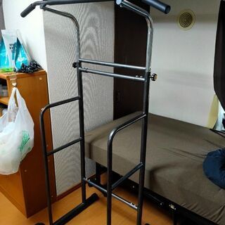 懸垂マシン、ぶら下がり健康器