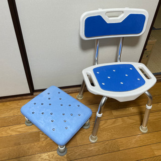 【介護用品あげます】浴槽の中で座る椅子と浴室で座る椅子