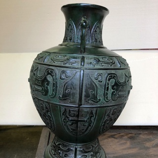 アジアンな花瓶の画像