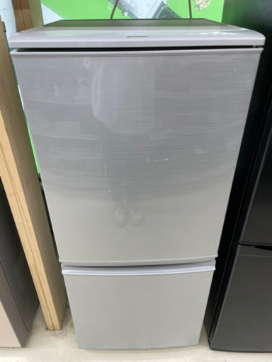 GM568【クリーニング済】SHARP シャープ　2017年製　137L　グレー　当社配達：6か月保証　お持ち帰り：1週間保証白　Haier　単身サイズ　1人暮らし　2人暮らし　冷蔵庫　同棲　カップル　引越し　家電　生活家電　キッチン家電　大容量　大収納　冷蔵庫　野菜室　冷凍庫　リサイクルショップ　ケイラック朝霞田島店　朝霞　志木　和光　新座　入間　富士見　ふじみ野　さいたま市　練馬　板橋　東久留米　三芳　戸田　蕨　所沢　川口　清瀬