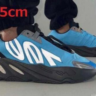 YEEZY BOOST 700 MNVN 