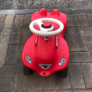 ボビーカー　足蹴り自動車