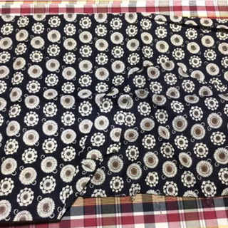 布　生地　布切れ　端切れ　花柄　青
