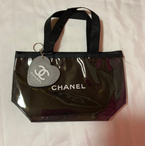CHANEL 保存袋入りランチバッグチャーム付き