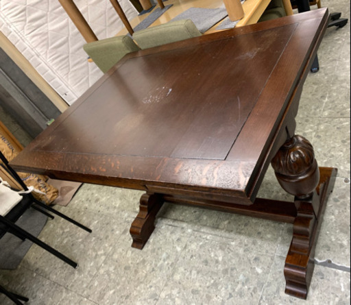 ヨーロッパ木彫アンティークテーブル