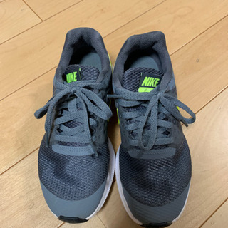 NIKEのスニーカー(22.5cm)の画像