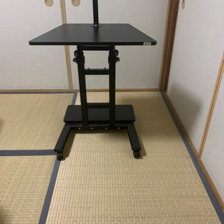 【取り下げ中】モニターアーム付きデスクの画像