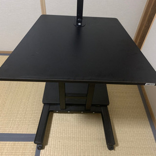 【取り下げ中】モニターアーム付きデスクの画像