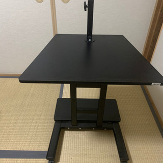 【取り下げ中】モニターアーム付きデスクの画像