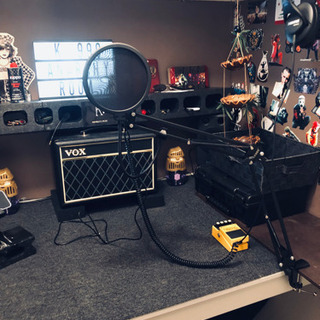 ギターエフェクターとVOXアンプの画像