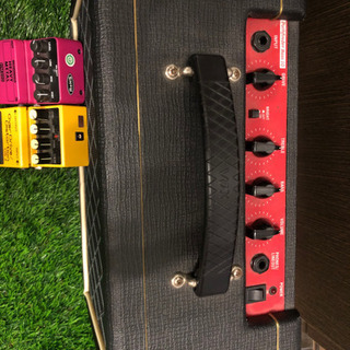ギターエフェクターとVOXアンプの画像