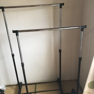 衣類用ハンガーラック 各300円