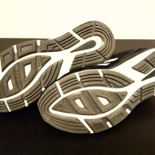 ニューバランス NEW BALANCE 靴 スニーカー シューズ レディース 黒 ブラック かっこいい かわいい おしゃれ ほぼ新品 箱付きの画像