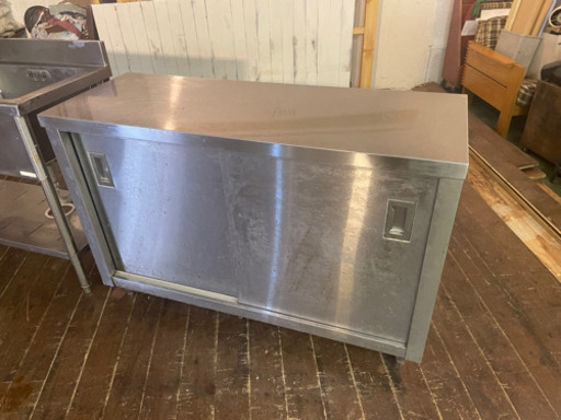 カフェ改装処分業務用厨房調理台(扉付食器庫)引取限定
