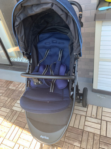 アップリカ　スムーヴ　3輪ベビーカー