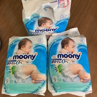 新品未開封と開封済みのおまけ付☆　オムツＳサイズ(４〜８キロ) ...