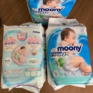 新品未開封と開封済みのおまけ付☆　オムツＳサイズ(４〜８キロ)  テープタイプ　ムーニーの画像