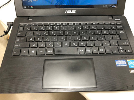 軽いノートパソコン　ASUS  X200M 超美品