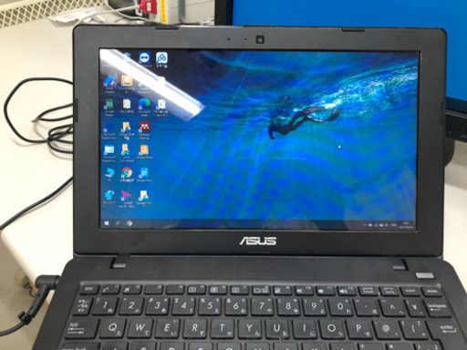軽いノートパソコン　ASUS  X200M 超美品