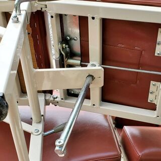 【プロ用】ポータブルマッサージベッド 【A】(施術台・エステ・カイロ) の画像