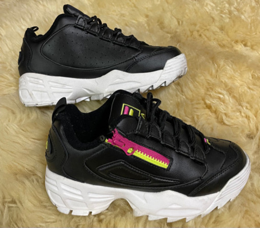 FILA フィラ　ダットスニーカー　24㎝