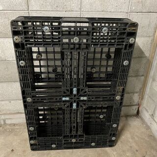 長方形 プラスチックパレット 頑丈　サイズ 75ｘ110ｘ15㎝の画像