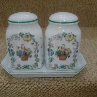 塩コショウ入れ