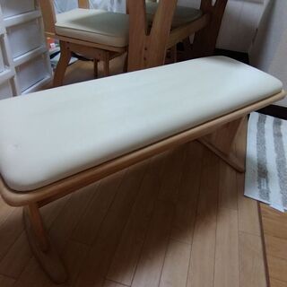 取引すすめています　ダイニングテーブル　ナフコ　回転椅子　長椅子の画像