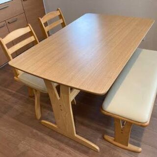 取引すすめています　ダイニングテーブル　ナフコ　回転椅子　長椅子の画像