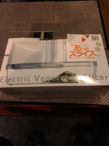 イワタニ　スライサー　ベジタブル　電動