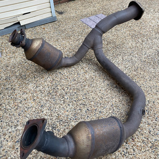 2007年 キャデラック エスカレード 純正 触媒 中古品