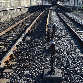 正社員募集　　[日給]12,000～　線路の保守作業