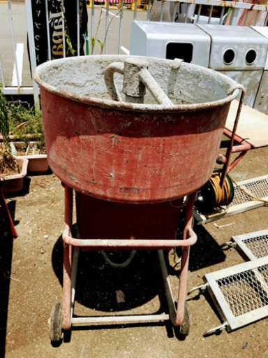 コンクリートミキサー　100V  稼働します。