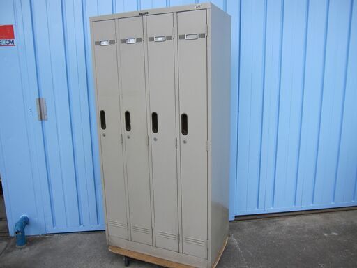 現状渡し特価品!!!　4人用更衣ロッカー　鍵無し（作成不可）