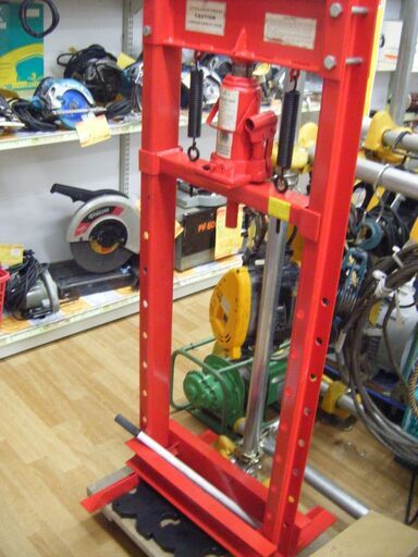 アストロ　油圧プレス　中古品