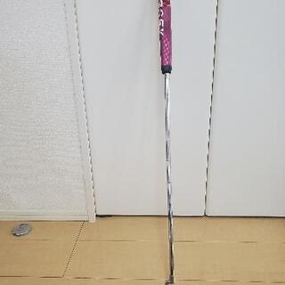 キャディバッグ、アイアンセット、ドライバー、パターの画像