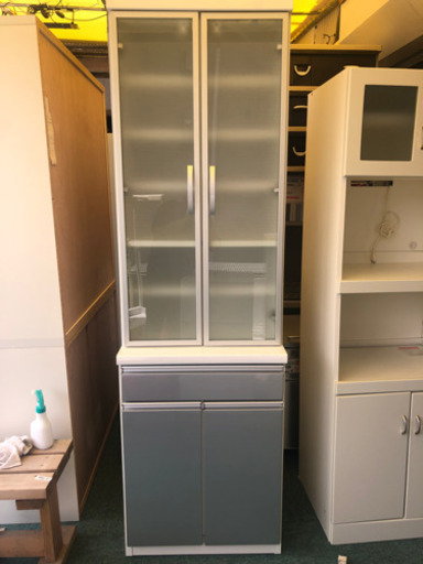 【リサイクルサービス八光　田上店　配達・設置OK】大川家具　クロト食器棚　グレー&ホワイト