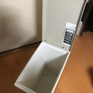 【受付終了】キッチン分別ゴミ箱　20リットルの画像